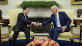 Biden welcomes Japan's prime minister in show of unity to China