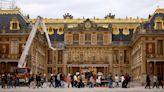 Video: evacuaron el palacio de Versalles por un feroz incendio en el techo