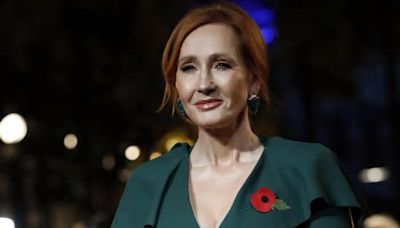 Harry Potter, la scrittrice contro gli attori: "Tifano per i minori trans"