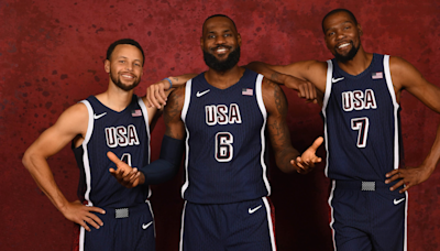 'Dream Team' 2.0? Lebron, Curry e Durant recriam foto histórica na Olimpíada de Paris