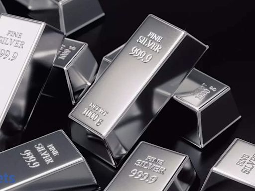 Silver hits fresh lifetime high of Rs 96,220, gains Rs 1,612/kg