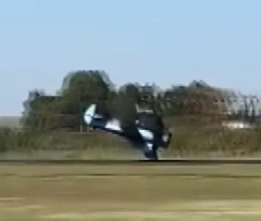 Avião 'dá cambalhota' ao pousar no aeroporto do Paraná; veja vídeo