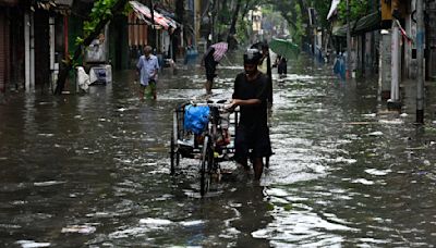 熱帶氣旋襲印度、孟加拉 洪水淹整座村莊已16死