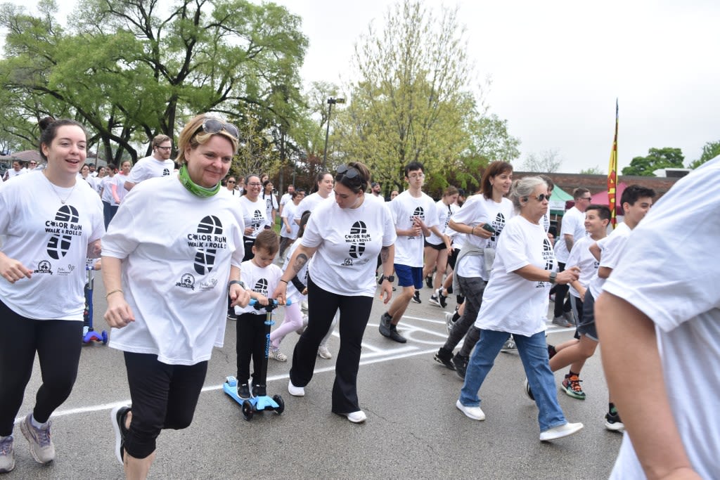 Families help raise money for District 84 PTA, park foundation in inaugural ‘Color Run’ in Franklin Park