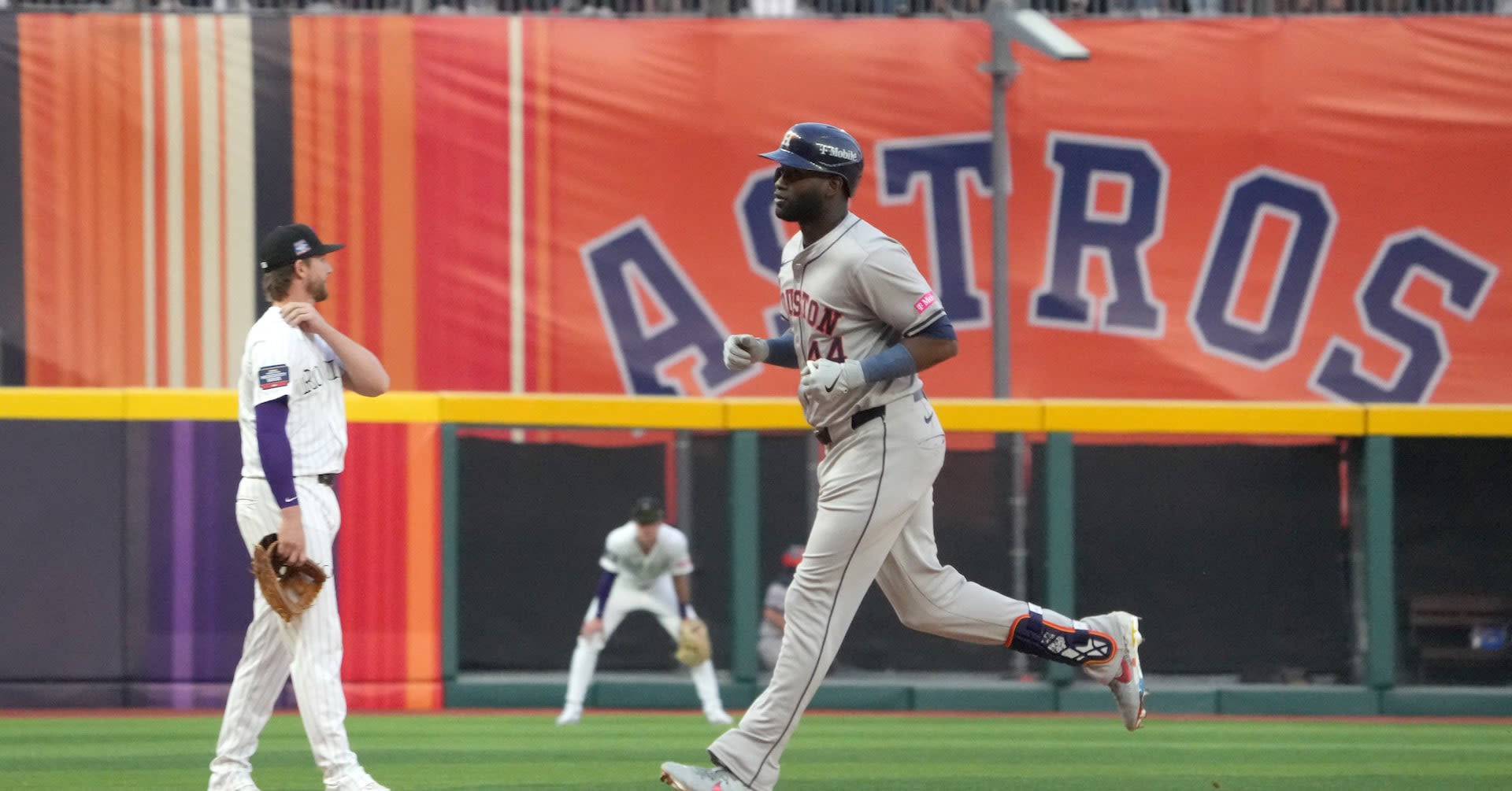 Astros beat Rockies to complete Mexico City Series sweep