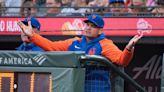 Lanzamiento de guantes, tuits virales y muchas derrotas: Una mirada al mes de miseria de los Mets mientras se avecina la Serie de Londres