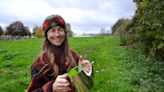 Teacher swaps schoolbooks for plant guides to become a professional city forager, finding edible items in her local park