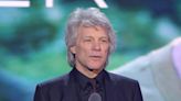 Jon Bon Jovi toma las cosas con calma tras su operación vocal