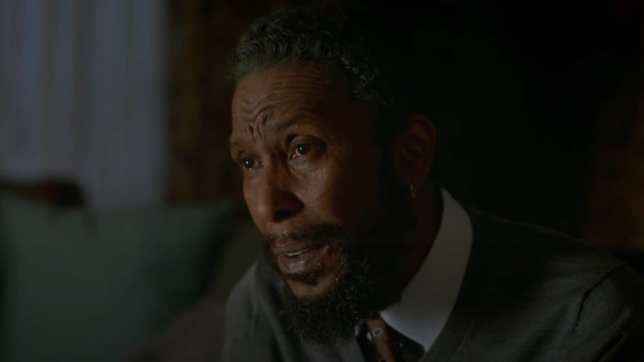 ‘He Was Suffering’: This Is Us’ Mandy Moore Gets Candid About Ron Cephas Jones’ Struggles On Set Before His Death