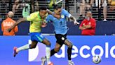 Uruguay, con defensa diezmada defensa pero ataque letal, y una inspirada Colombia van por la final