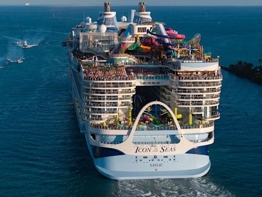 Royal Caribbean’s Icon of the Seas reportedly catches fire and briefly loses power