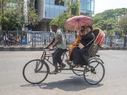 Bangladés recibe las lluvias con alivio tras un abril con récords de temperatura y 79 muertos