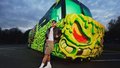 VIDEO: Feid se llevará ocho fanáticos de gira en su 'monster bus' por Estados Unidos