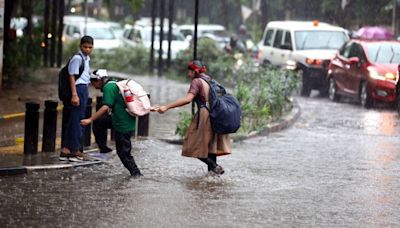 Pune: Rain and traffic make many passengers miss flights; grapple with delays