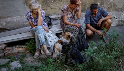 Time running out for Ukrainians fleeing Russia's advance