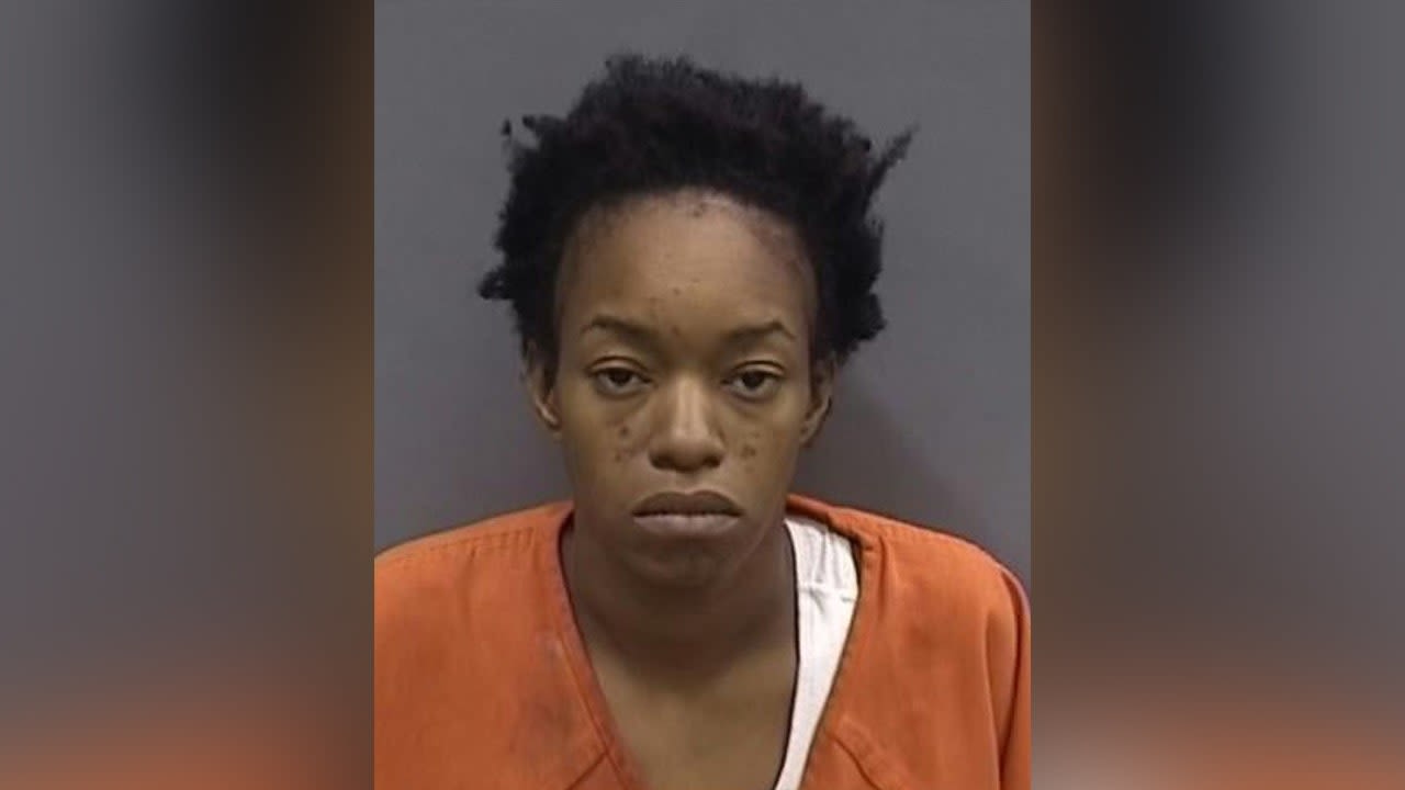 Florida mother living in deplorable conditions allegedly fed daughter bleach in bottle: authorities