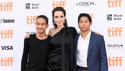 Los hijos de Angelina Jolie impresionan a Salma Hayek con su profesionalidad en rodaje: "Se lo toman muy en serio"