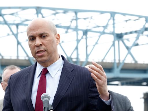 Booker, Castro urge feds to prepare for DACA recipients seeking health care access