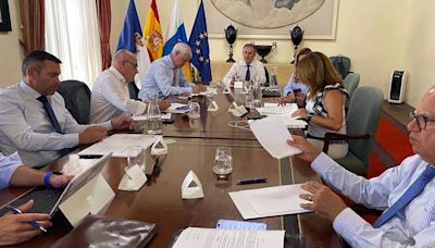 Los cabildos canarios exigen a los partidos políticos una solución definitiva a la crisis migratoria: "Estamos hartos"