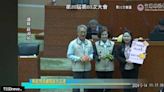 宜縣議會總質詢 議員送紓壓小物鼓勵縣府團隊士氣