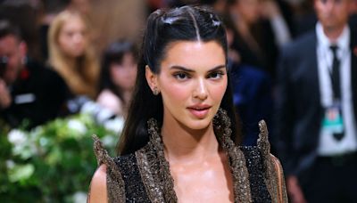 Kendall Jenner en micro short et body échancré : elle dévoile ses jambes interminables dans une tenue suggestive