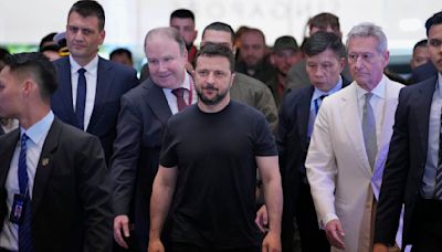 Zelensky makes surprise stop at Singapore defense gathering as Ukraine pushes for its peace plan amid Russian advance