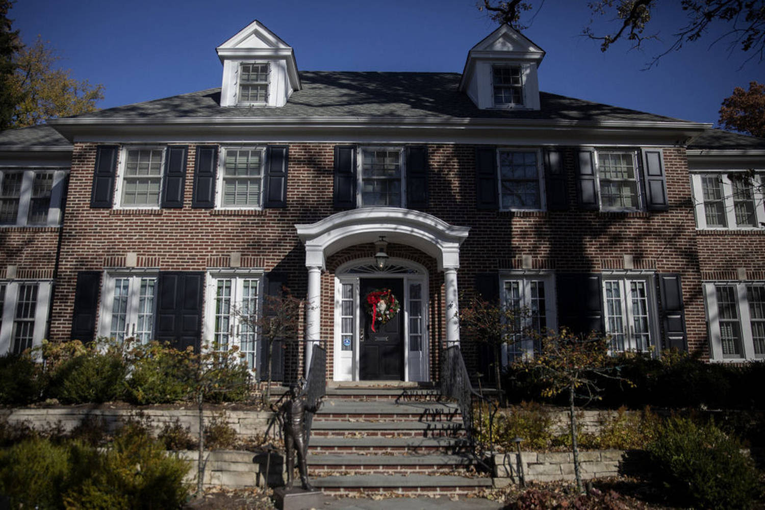 ‘Home Alone’ house for sale in Chicago suburb. See the transformed interior