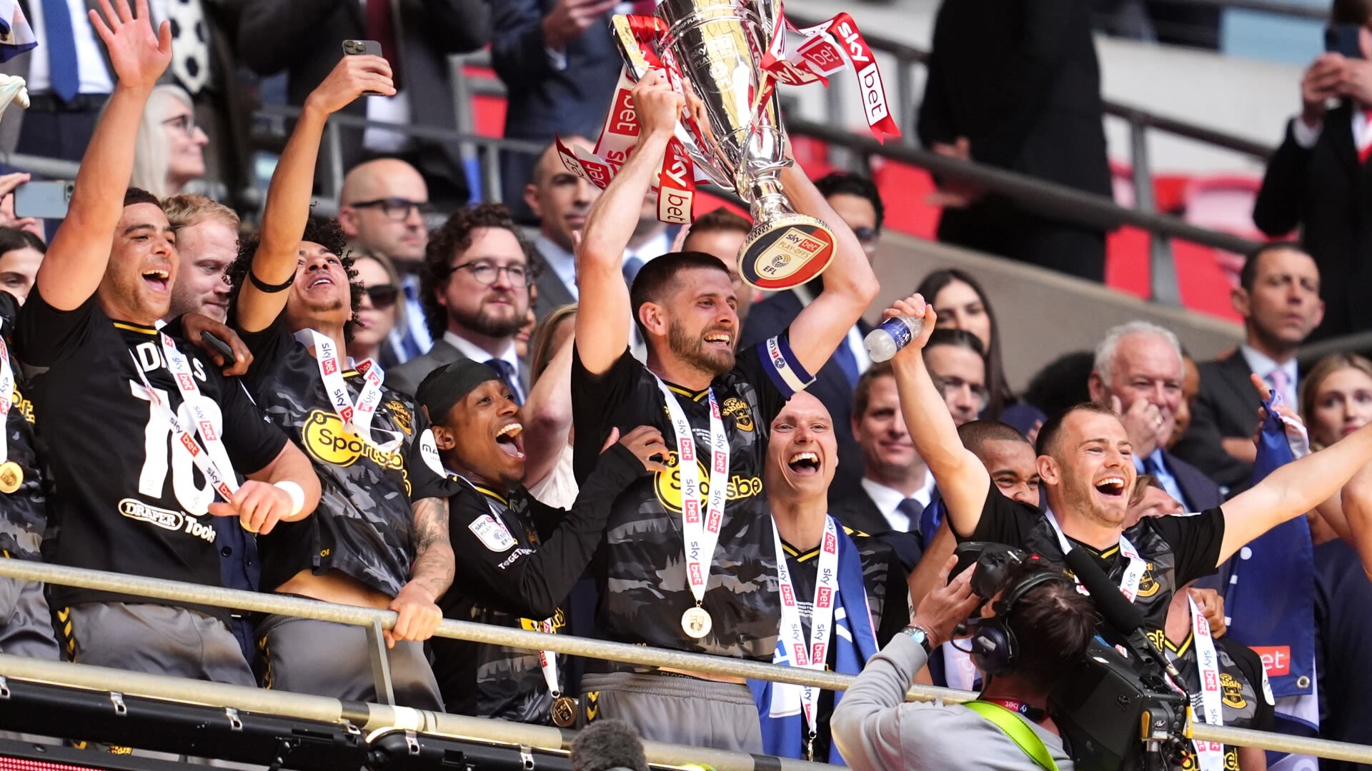 Leeds 0-1 Southampton: Saints promoted to Premier League