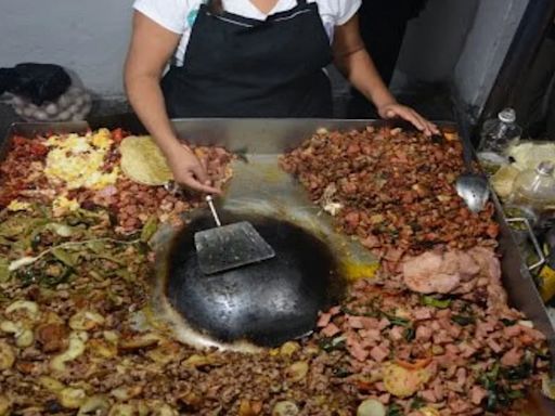 Conoce qué son los “tacos de muerte lenta”, el exuberante, delicioso y raro platillo de las taquerías en México