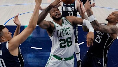 Celtics bring back two bench players, Kornet and Tillman