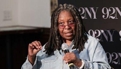 Whoopi Goldberg revela que salvó a su madre cuando estaba a punto de quitarse la vida - El Diario NY