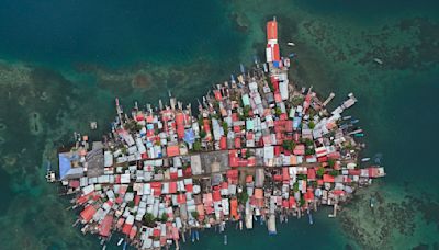 Familias indígenas se mudan de isla en el Caribe panameño a tierra firme por crisis climática