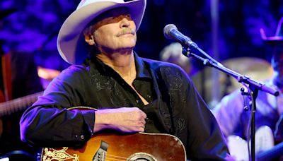 Alan Jackson says he's 'hanging it up full time' — right after one last country music tour