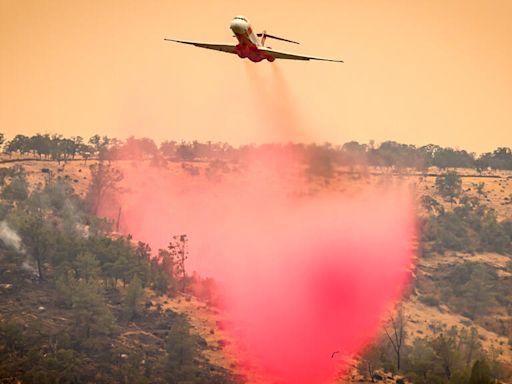 États-Unis: le méga-feu en Californie en passe de devenir l'un des plus gros de l'histoire de l'État