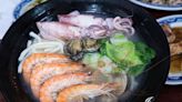 雙溪車站澎湃海鮮麵兩百元有找，小鮑魚、小卷、蛤蜊還有四隻大鮮蝦！