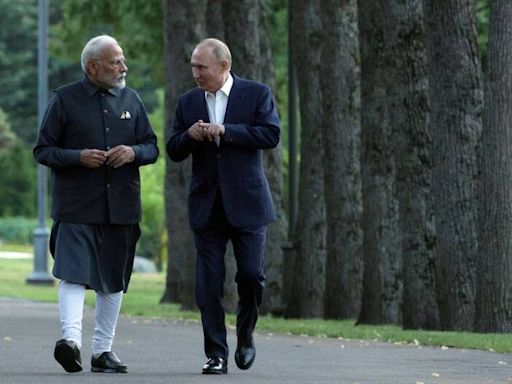 印度總理莫迪訪俄 普廷擁抱喊「親愛的朋友」