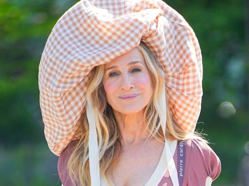 Sarah Jessica Parker Co-Signs a Comfortable Vintage Shoe Trend on Set