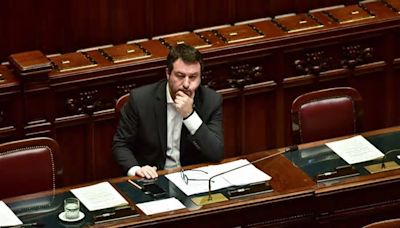 Ponte sullo Stretto, Salvini costretto a fermare le ruspe: la società chiede una sospensione di tre mesi per rispondere ai rilievi del Mase