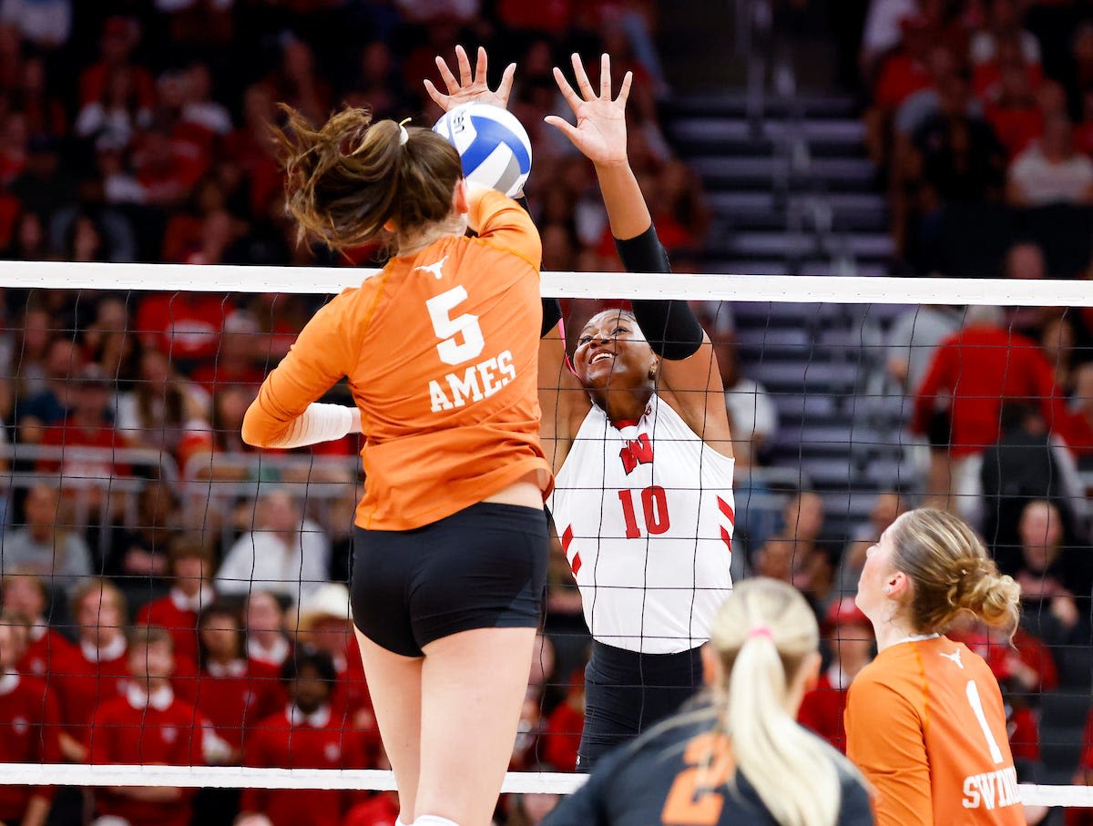 Wisconsin volleyball seeks to be "tougher mentally" after fading against No. 1 Texas