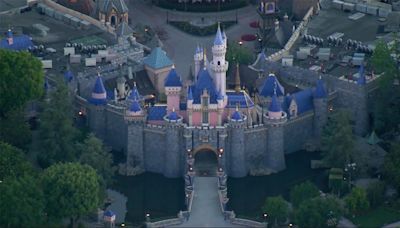 Disneyland performers vote to unionize