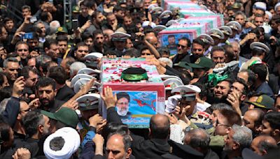 Irán entierra a Raisi en el santuario más sagrado para los musulmanes chiíes
