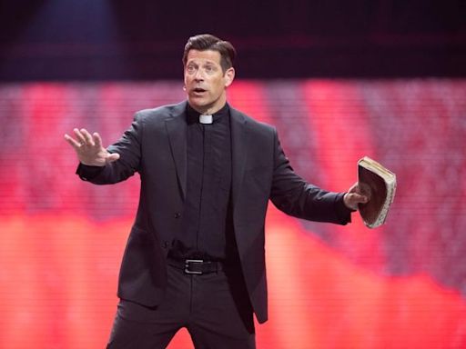 Father Mike Schmitz Preaches Repentance at National Eucharistic Congress: ‘The Remedy for Indifference Is Love’