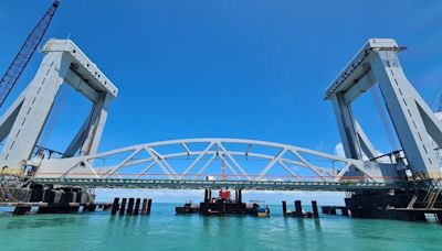 Pamban rail bridge's bold new chapter-Watch the test lift of the central span