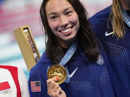 巴黎奧運》美國華裔女將簡愛100蝶泳摘金 大陸張雨霏保銅