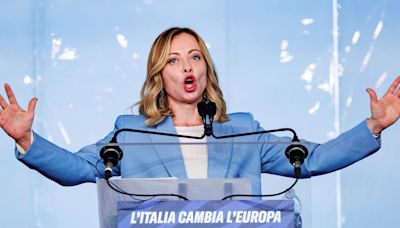 Giorgia Meloni, la primer ministra de Italia que extraña el viejo Calcio y es acusada de "camisetera" por cambiar a Lazio por Roma