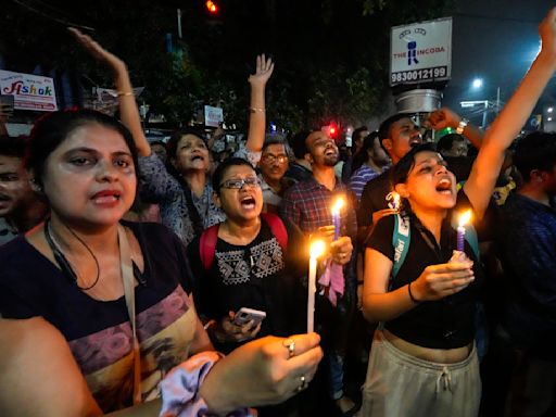 Estallan protestas y disturbios en India por violación y asesinato de médica practicante