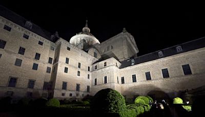 Reliquias, manuscritos y el patio privado de Felipe II: viaje nocturno en el tiempo por los lugares más secretos del Monasterio de El Escorial