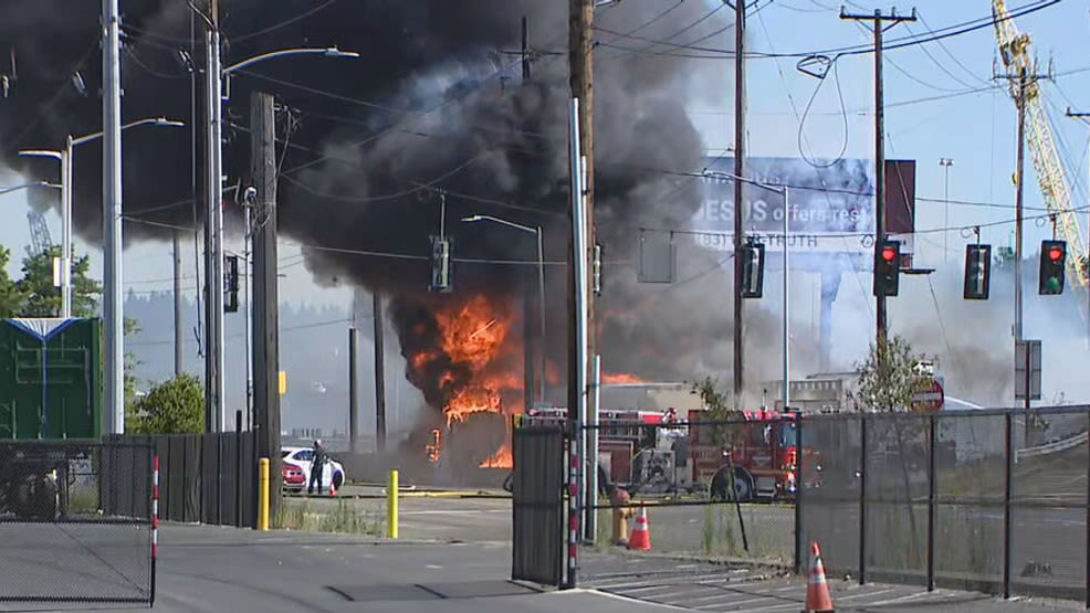 Semi-truck fire in south Seattle sends large plume of smoke into the air, NB SR 99 closed