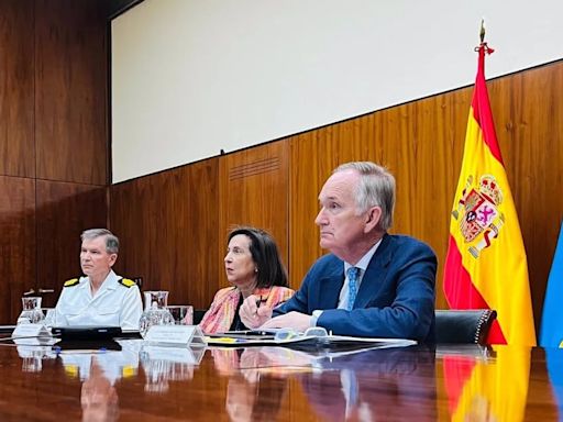 Robles desvela parte del envío de armamento a Ucrania: chalecos, cascos y gafas de visión nocturna para la Guardia de Fronteras