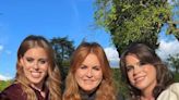 La felicidad de Sarah Ferguson al posar orgullosa con sus dos hijas, Beatriz y una embarazadísima Eugenia